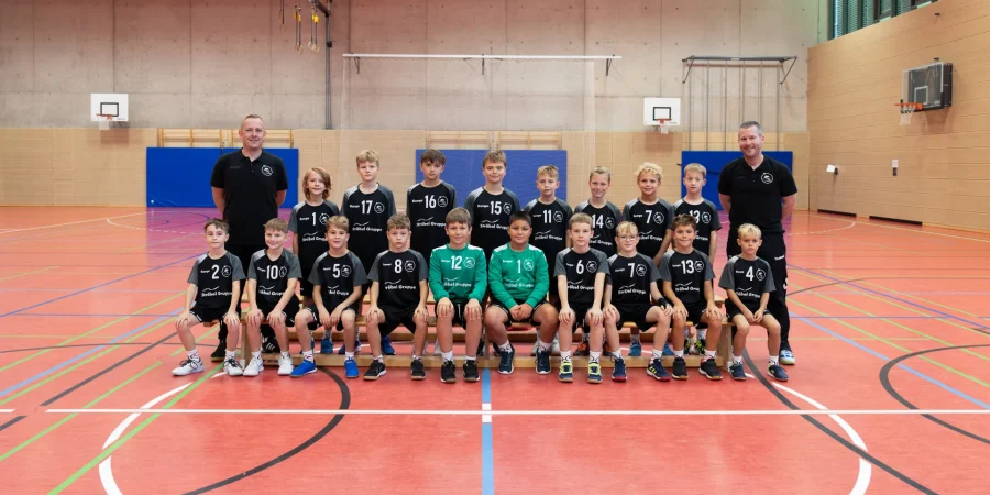 Handball-E-Jugend des TSV 2000 Rothenburg o.d.T. in den neuen Trikots der Ströbel Gruppe
